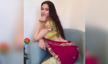 Fiona Allison and Indian Saree, A French Affaire