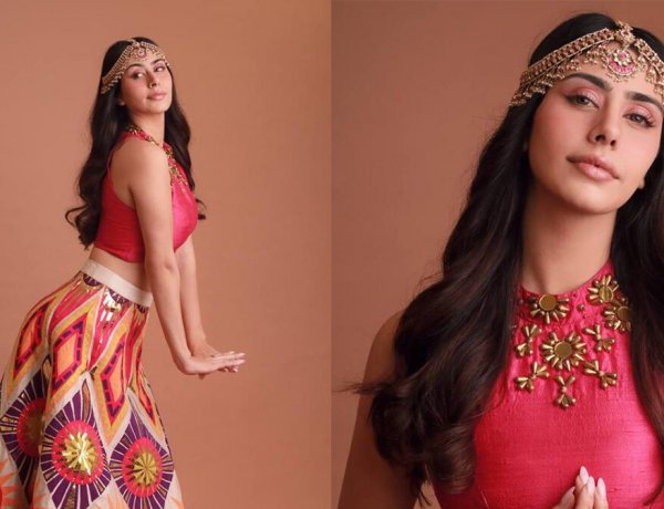 Warina Hussain Gives Bohemian Vibes In Her Latest Navratri Look