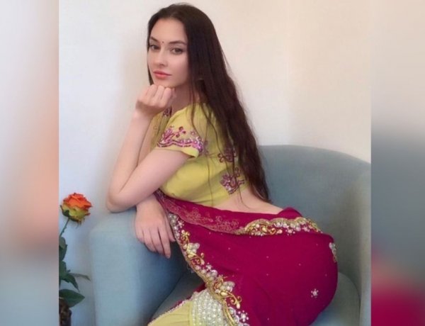 Fiona Allison and Indian Saree, A French Affaire