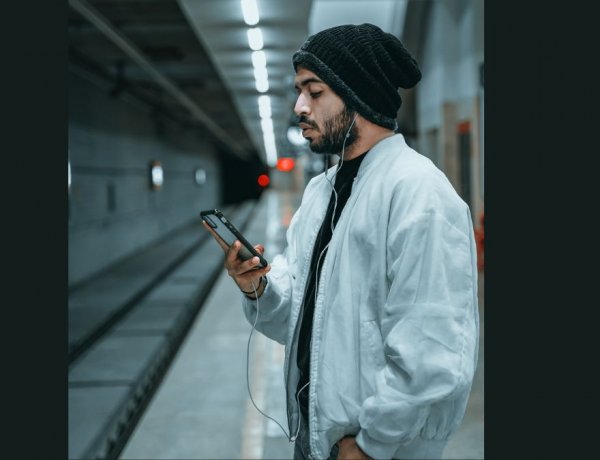 The upcoming Show of Director Bhavesh Manglani Side By Side is creating Buzz on social media