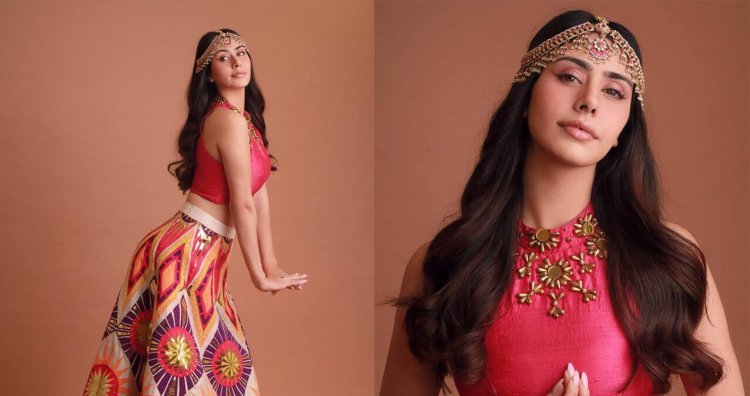Warina Hussain Gives Bohemian Vibes In Her Latest Navratri Look