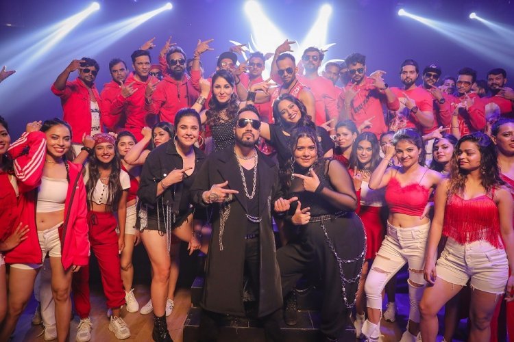 Mika Singh’s rocking dance number ‘What the Luck’ from the upcoming movie ‘Jahaan Chaar Yaar’