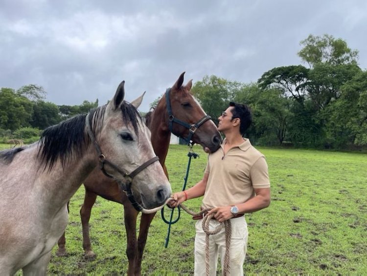 Randeep Hooda meets his Horse “Dream Girl” foal ‘Hope’ for the first time, and the adorable photos are proof of their bond