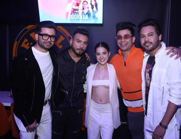 'Dooriyan' music launch: Producer Mohsin Khan and Director Anvarul Hasan Annu celebrate with Uorfi Javed