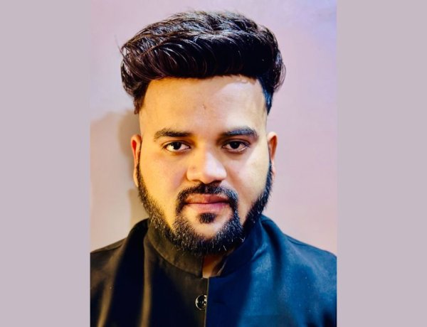 MD Wasim from Delhi does management of celebrities with whom it was his childhood dream to get photographed