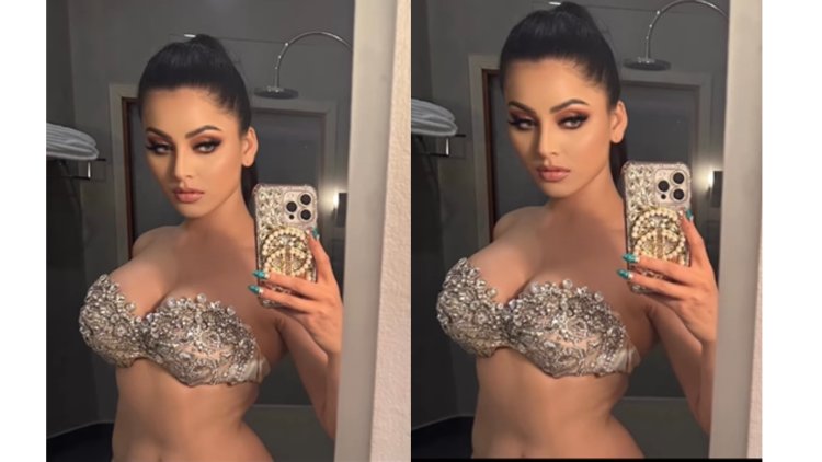 es Havoc On Internet In An Embellished Bralette Mirror Selfie Look