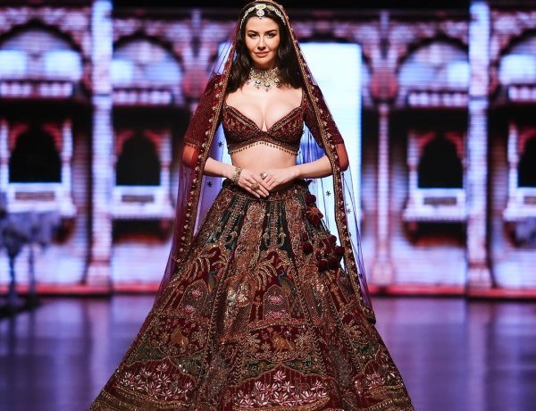 Giorgia Andriani Steals The Show As Showstopper For Designer Lalit Dalmia's Bridal Extravaganza