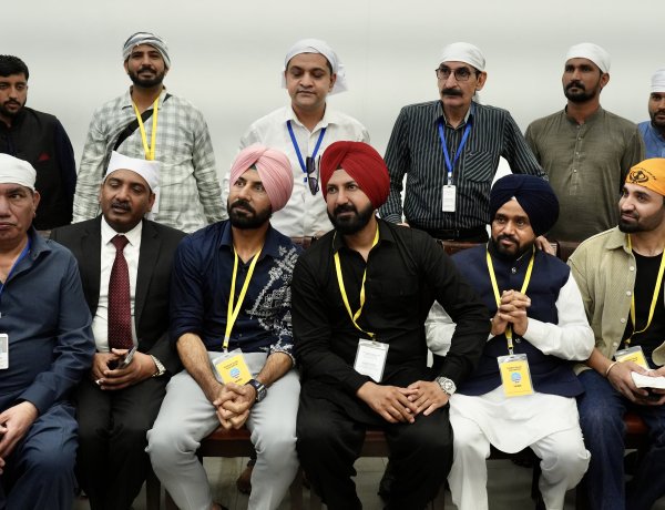 Gippy Grewal, Binnu Dhillon, Karamjit Anmol, Amardeep Grewal Unite Hearts on Kartarpur Sahib Pilgrimage, Spreading Love and Harmony Across Borders