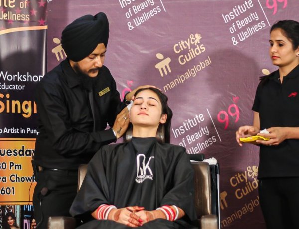 The Modern Canvas: Crafting a Career in Makeup Artistry Amidst Trends and Technology 
