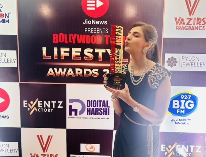 Jyoti Saxena Bags The Most Dazzling Diva Of The Year Award