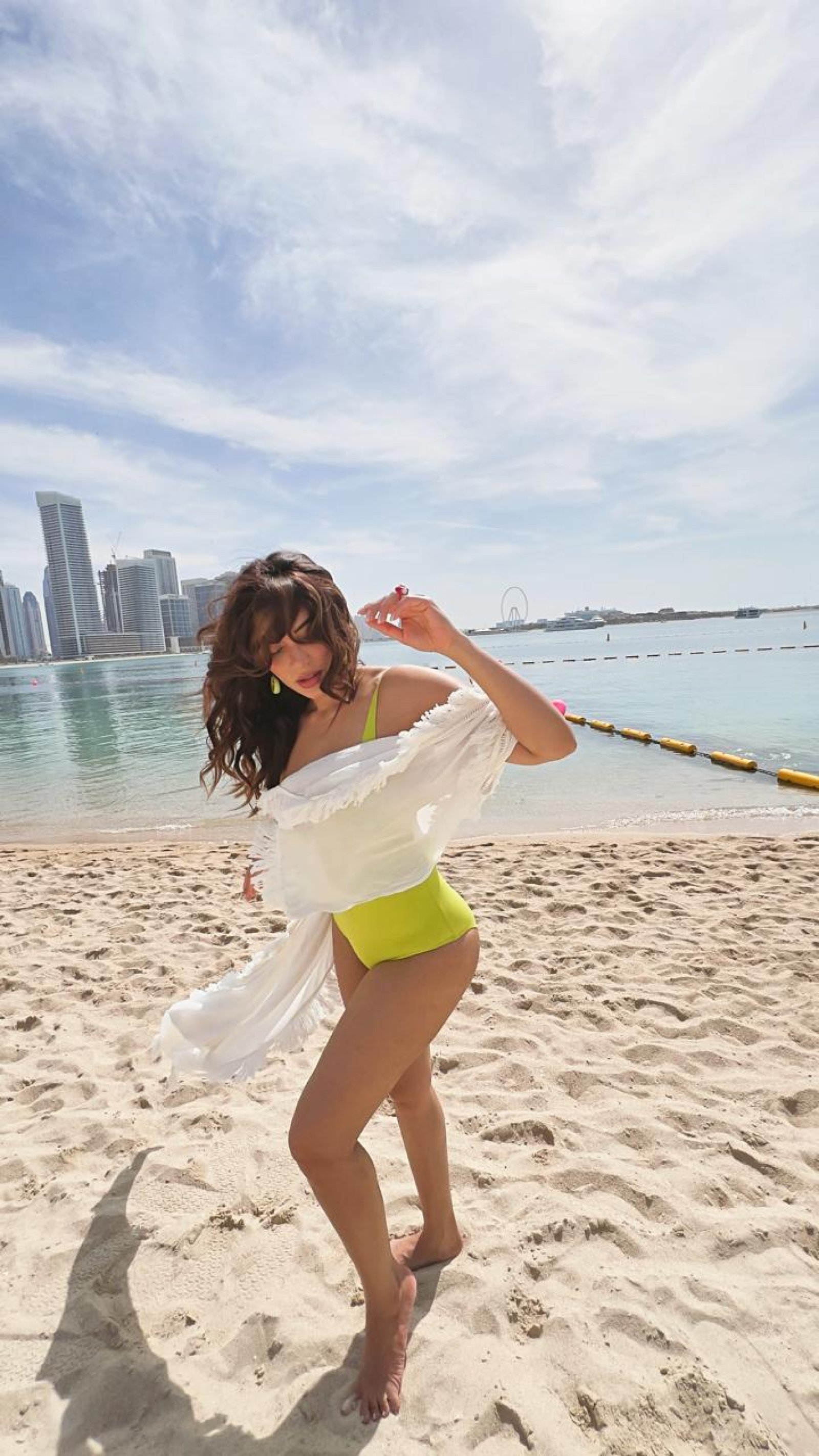Uff What A Diva: Shama Sikander raises oomph quotient like never before  at Dubai's Kyma beach, see sizzling pics
