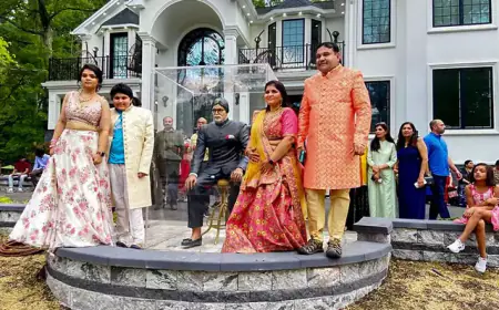 Fan had installed Big B's statue outside the house in New Jersey, got this special place in Google Maps