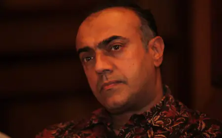 No money for 90 days, half of the budget for stars, and no money for supporting actors. Rajit Kapur