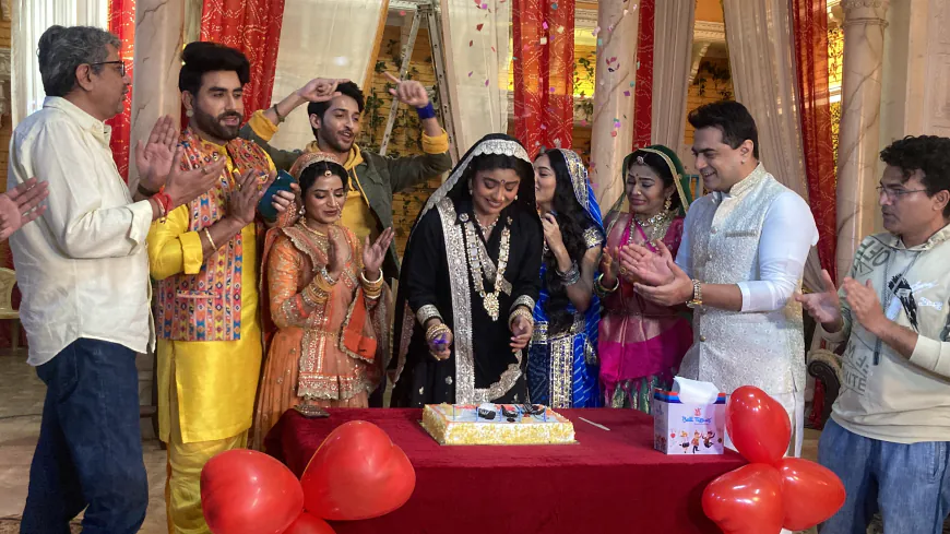 Sayantani Ghosh Celebrates Birthday  on the Set of Dahej Daasi 