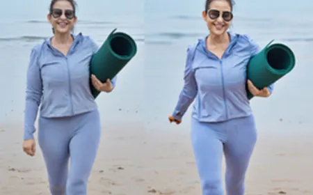 Manisha Koirala likes to do yoga; Posted a photo at her favourite place in Mumbai