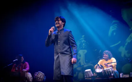 Singer Arman won hearts of the audience at Andre Malraux Theatre in Paris with his melodious voice