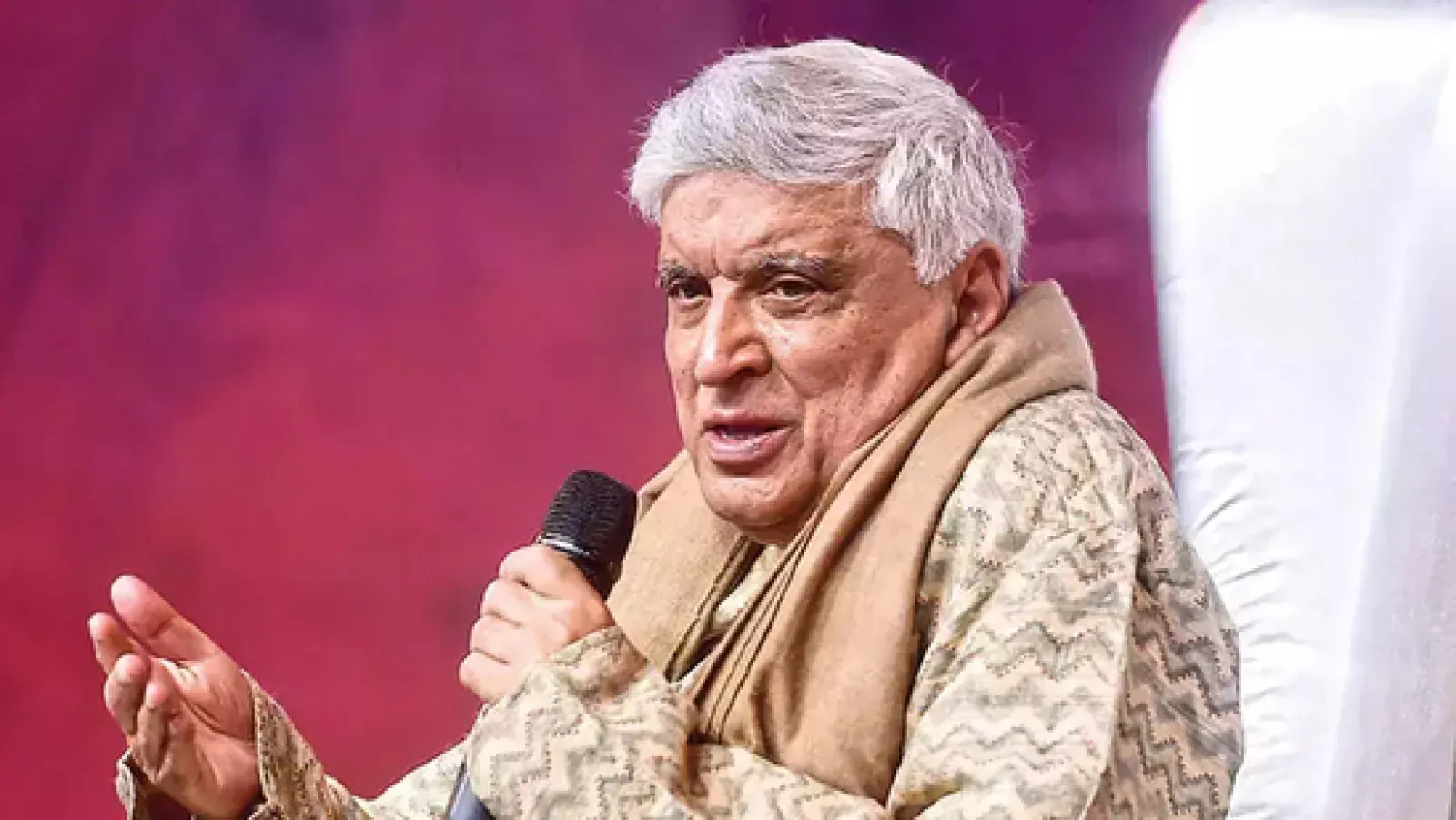 Javed Akhtar's anger burst on Pakistan Army Chief, said- Now the time has come for do or die