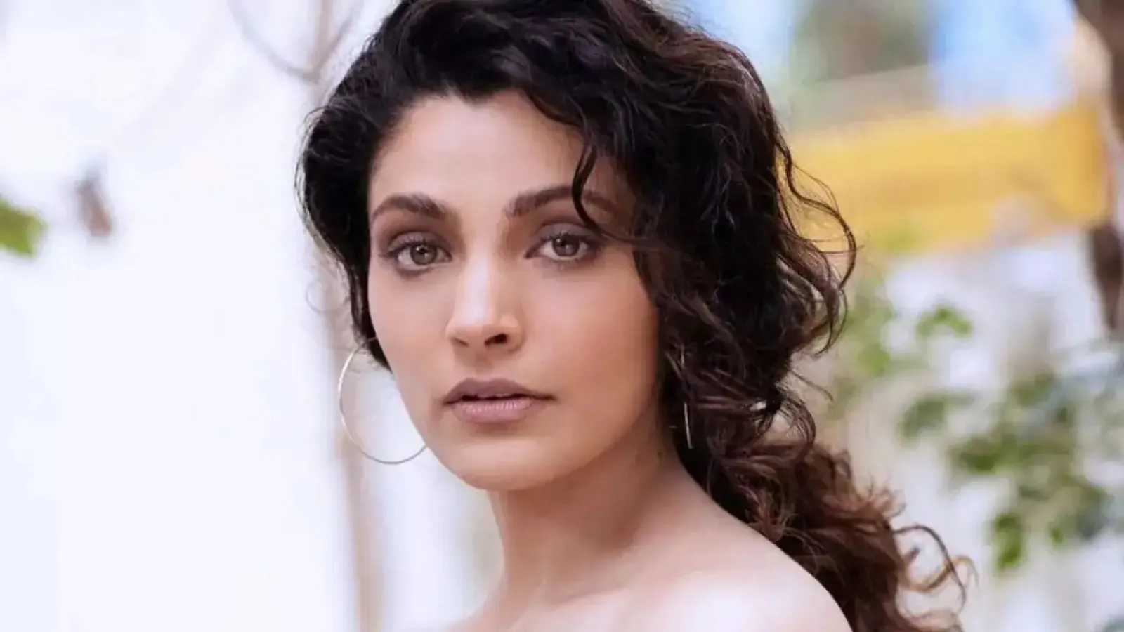 Saiyami Kher took a dig at actors who undergo surgery, said - all are factory made products…