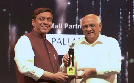 Maulik Bhatt Presented With the 'Pride of Gujarat–Most Trusted Astrology Guru' Award from CM Bhupendra Patel