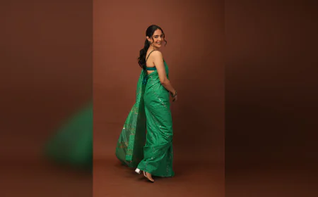 Malvi Malhotra’s Poetry Book ‘Alfaaz Sitaaron Jaise’ Sells 3000+ Copies, Her Tribute To Javed Akhtar