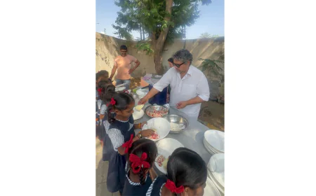 Acharya Dr. Shyam Suresa’s Global Humanitarian Mission: No One Sleeps Hungry