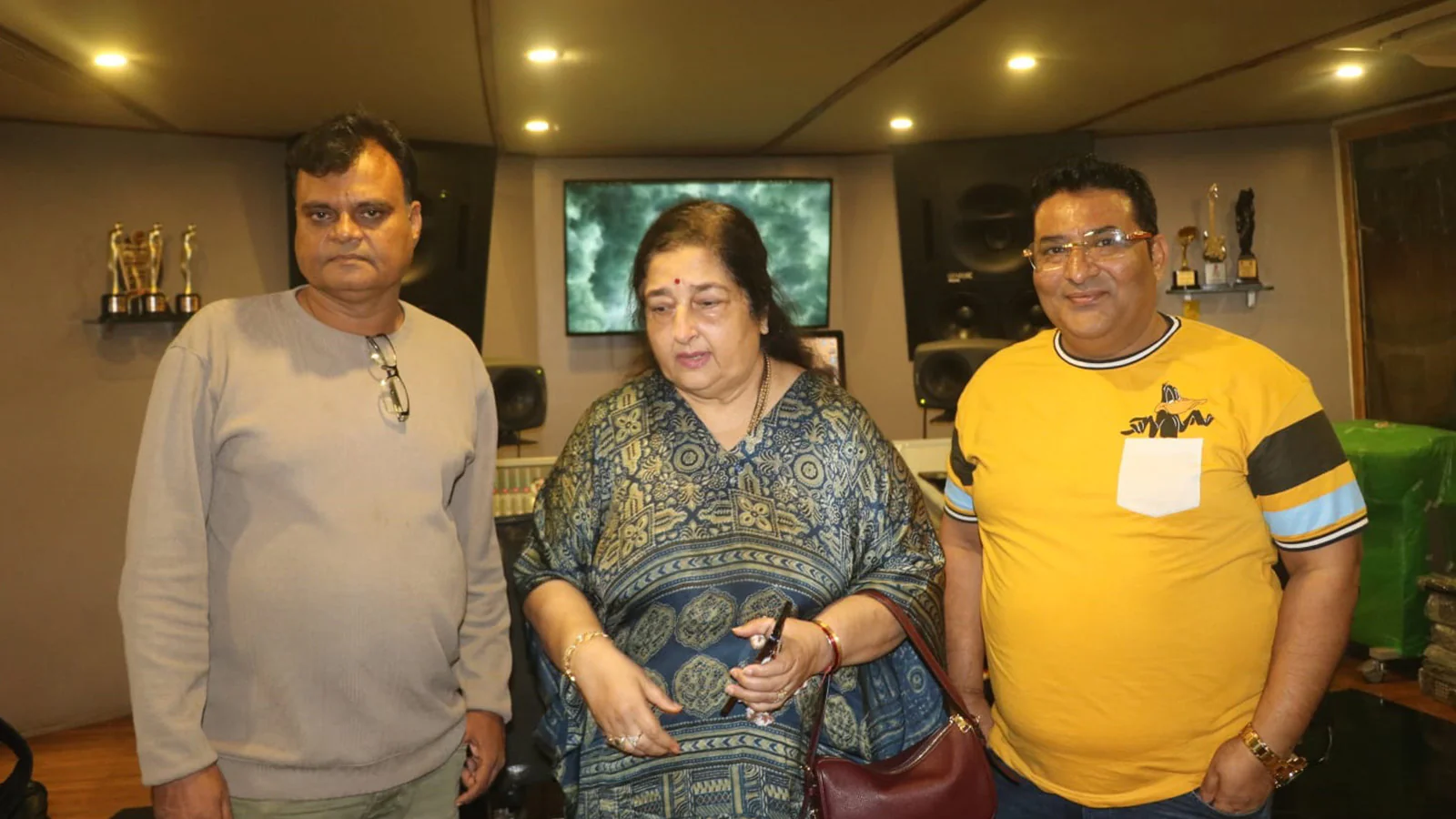 Anuradha Paudwal Brings Back 90s Nostalgia with New Romantic Song