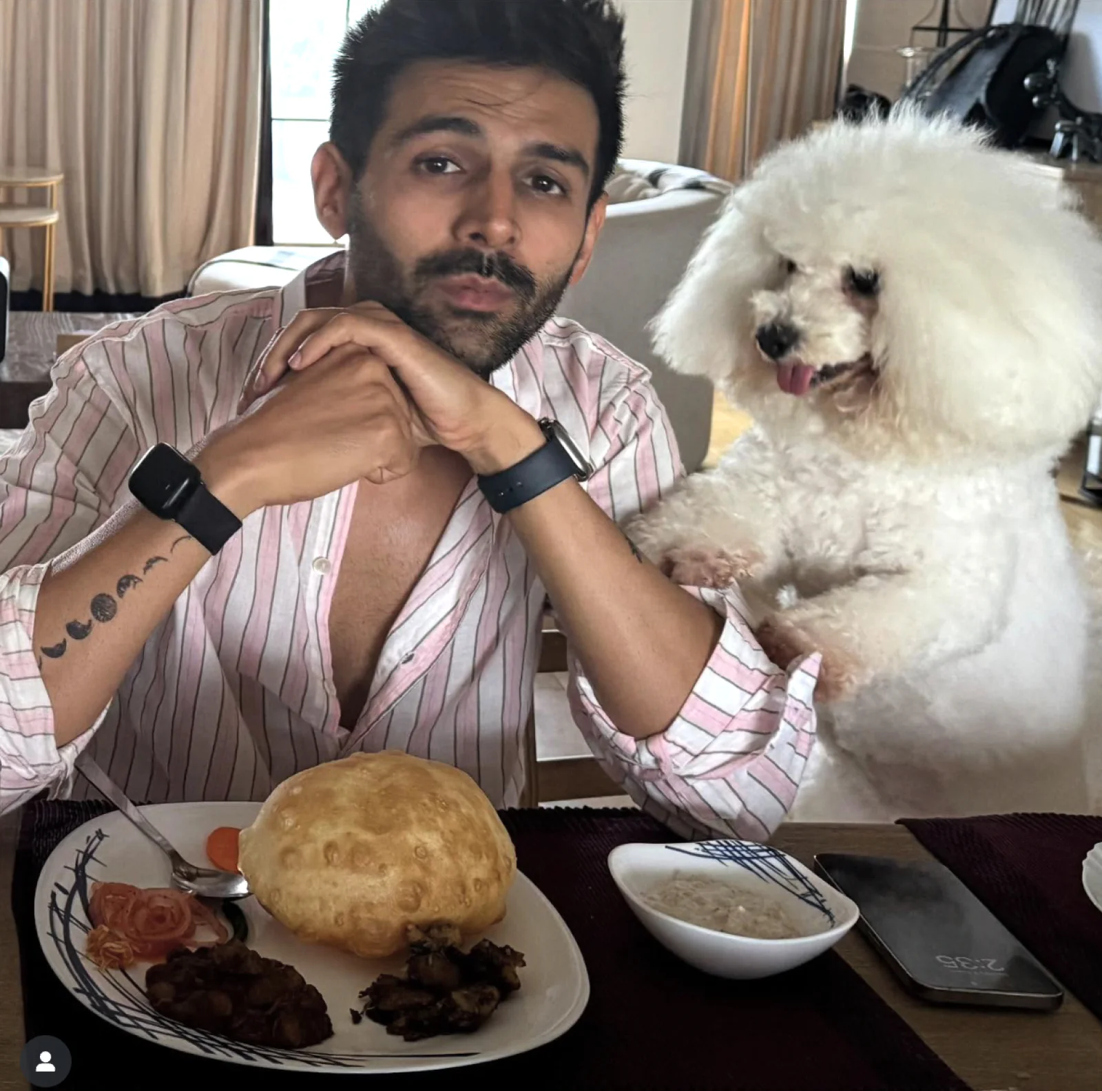 Kartik shared a picture with dog 'Katori', fans noticed the new tattoo on his hand