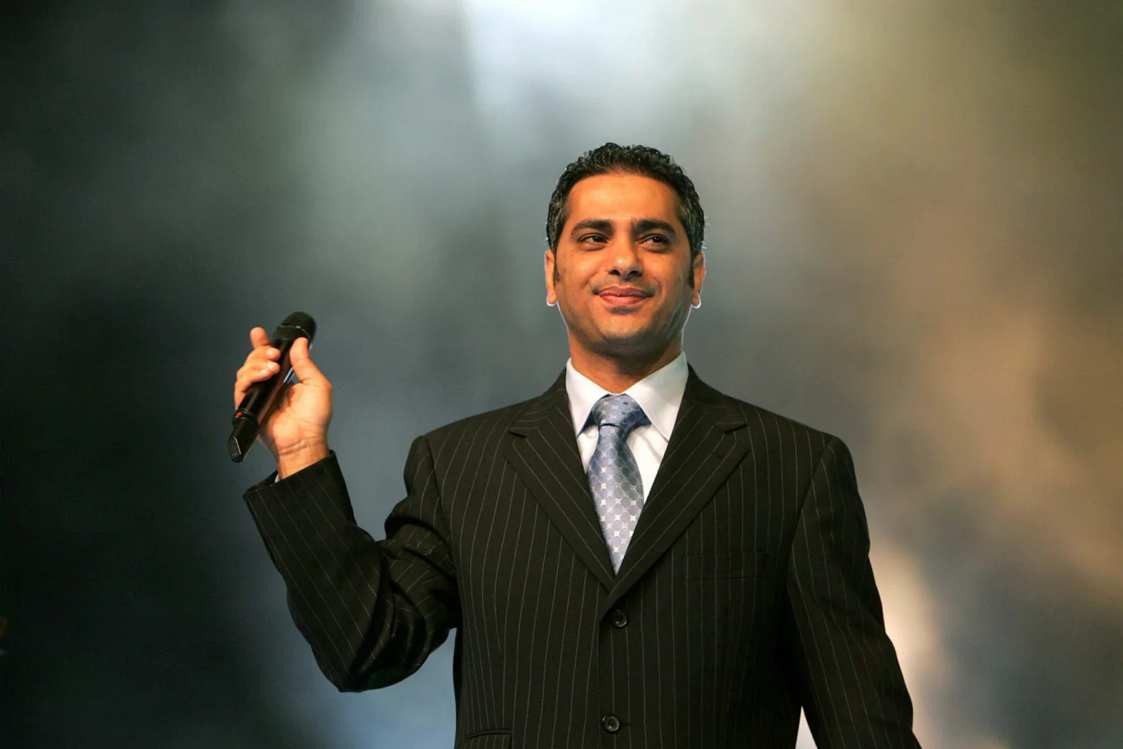 Fadel Shakir, former Arab pop sensation, surrenders to Lebanese army after 12 years