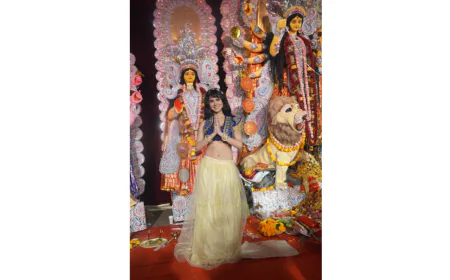 Jashn Agnihotri Spotted at Durga puja Pandal, Winning Hearts with her simplicity and faith