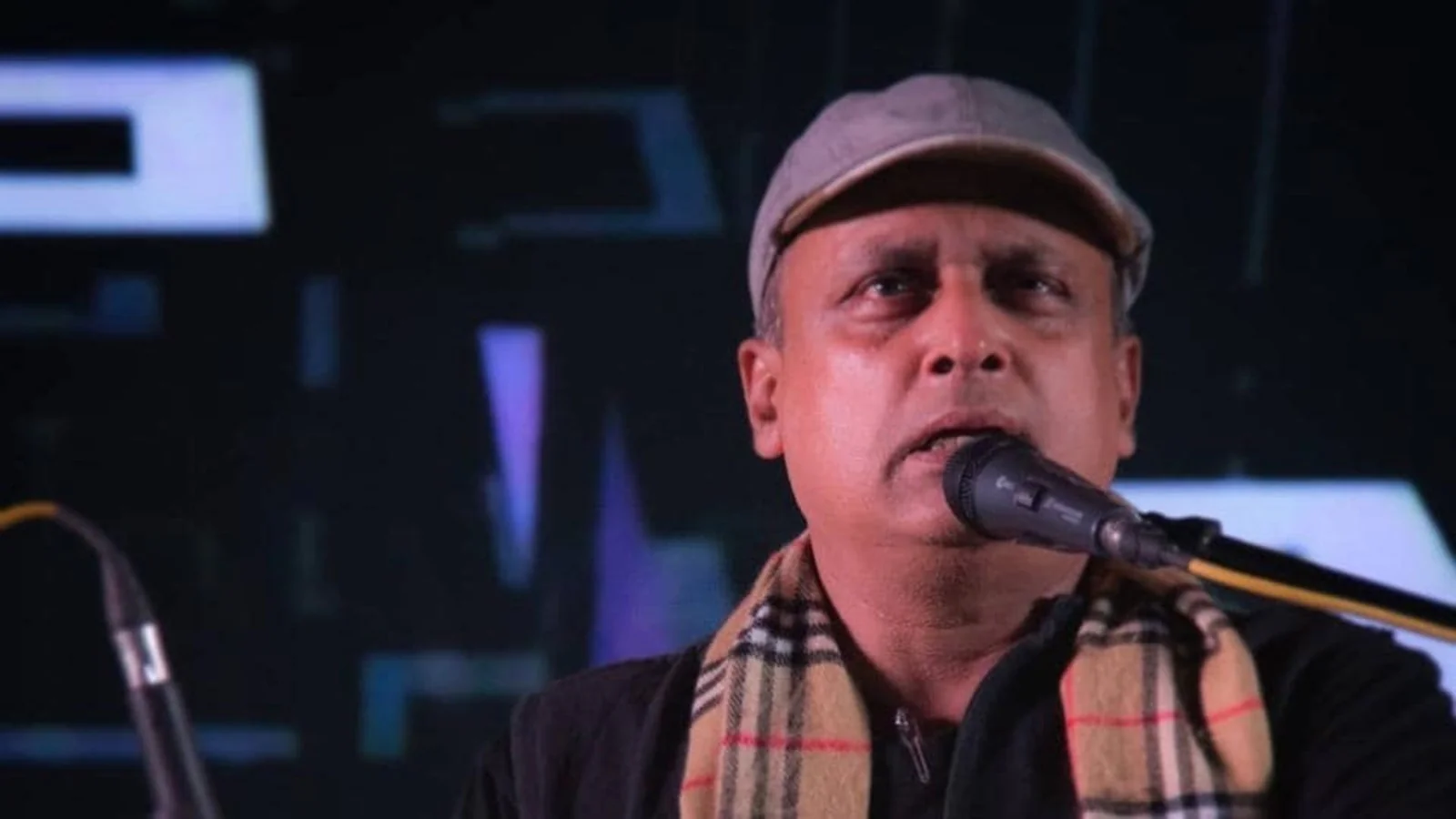 Piyush Mishra Slams Bollywood’s Big Entourages, Praises South Industry’s Simplicity
