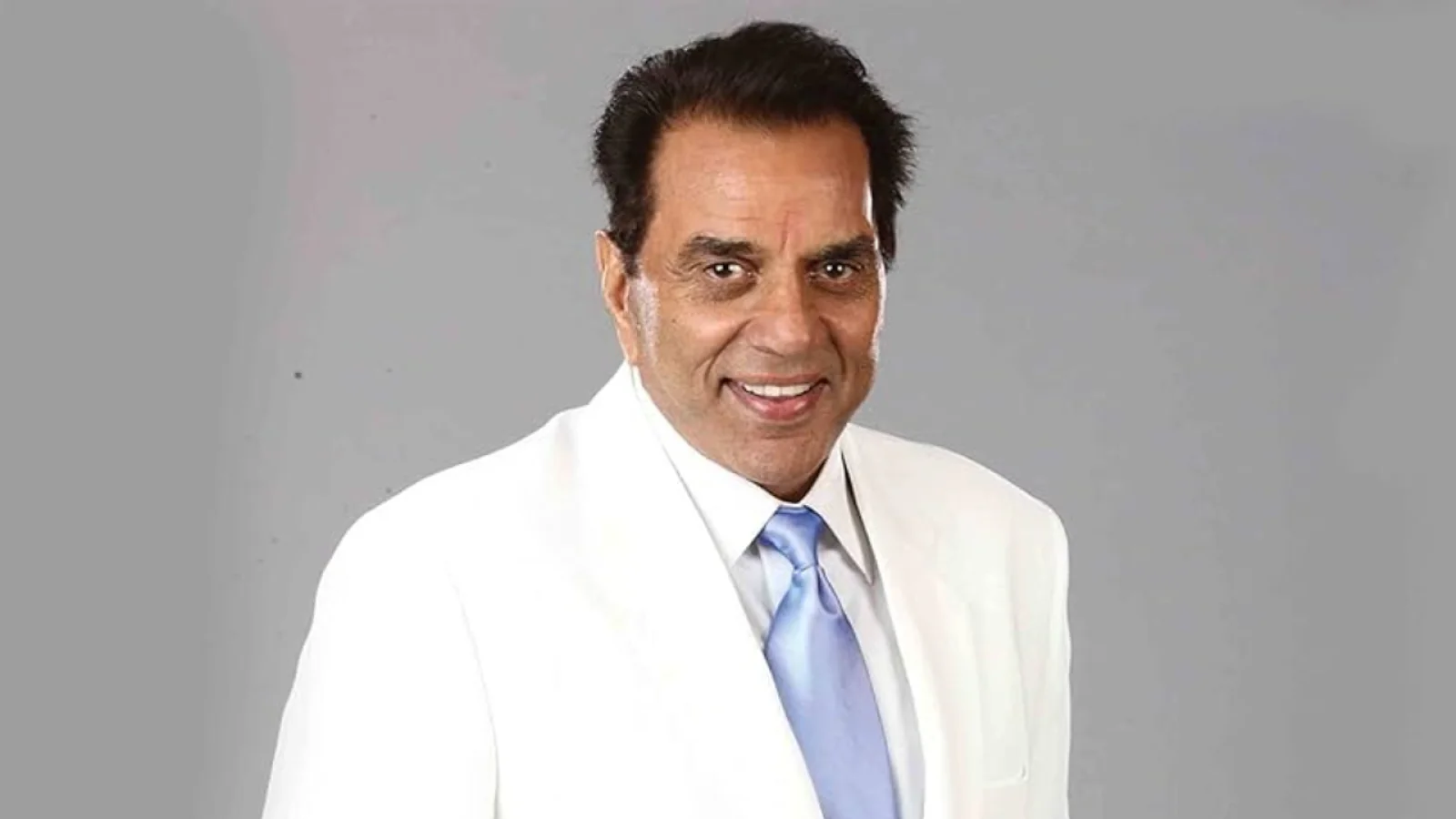 Dharmendra’s Death Sparks Global Mourning: Fans Across Japan, Russia, Canada and West Asia Pay Emotional Tribute