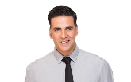 Akshay Kumar Recalls Emotional Moment When Parents Missed His First Stage Show