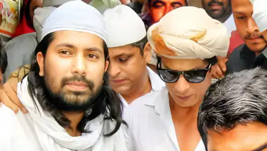 Shah Rukh Khan Mobbed at Ajmer Sharif Dargah, Bodyguard Recalls Chaotic Scene