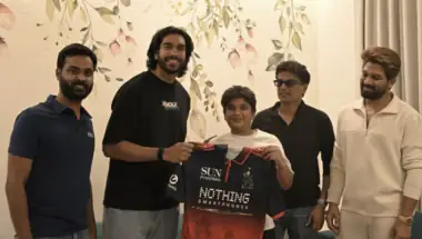 Allu Arjun and Son Ayaan’s Special Meeting With Venkatesh Iyer Wins Fans’ Hearts