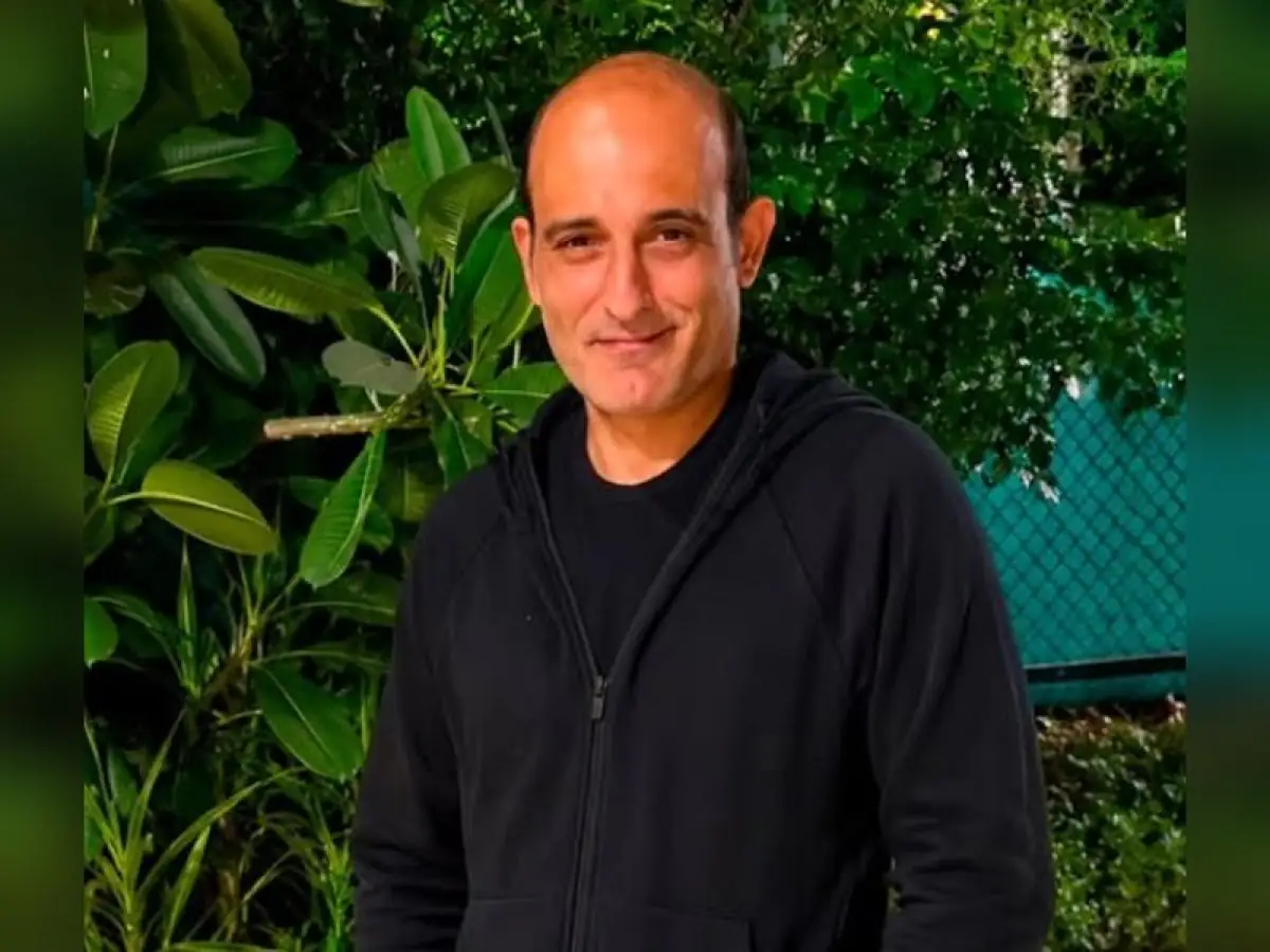 lhotra Says Akshaye Khanna Brings Depth to Every Role