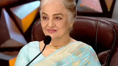 Asha Parekh Recalls Refusing a Revealing Outfit, Says ‘Would You Want Your Daughter to Wear This?’