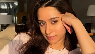 Viral Video: Shraddha Kapoor’s Humble Request to Photographers Impresses Social Media