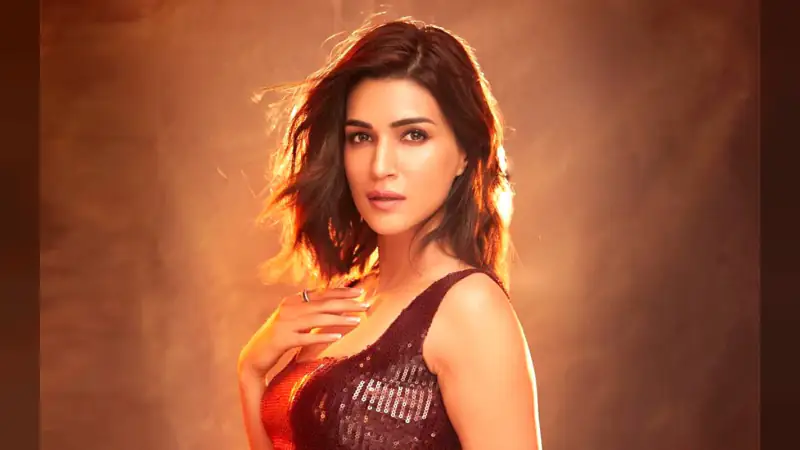 Kriti Sanon Reveals She Cried After Her First Photoshoot and Ramp Walk, Opens Up on Struggles