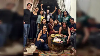 Smriti Irani & OG team of Kyunki Saas Bhi Kabhi Bahu Thi reunite as show turns 26
