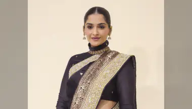 Sonam Kapoor shares glimpses from Anshula Kapoor's mehendi festivities featuring Janhvi Kapoor