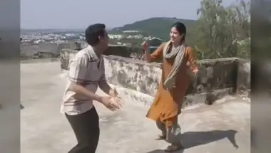 Janhvi, Ishaan & Vishal Dance in 'Homebound' BTS Video