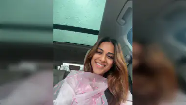 Nia Sharma Goes Make-Up Free: 'Makeup Karke To Koi Bhi Diva Ban Jata Hai'
