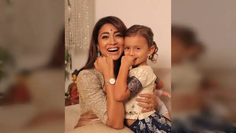 Shriya Saran’s Daughter Annoyed by Paparazzi: ‘I Don’t Like It’