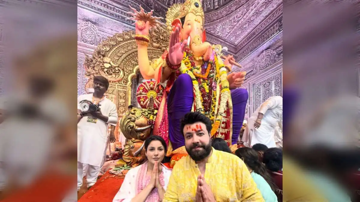 Shehnaaz Gill, Varun Sharma Visit Lalbaugcha Raja