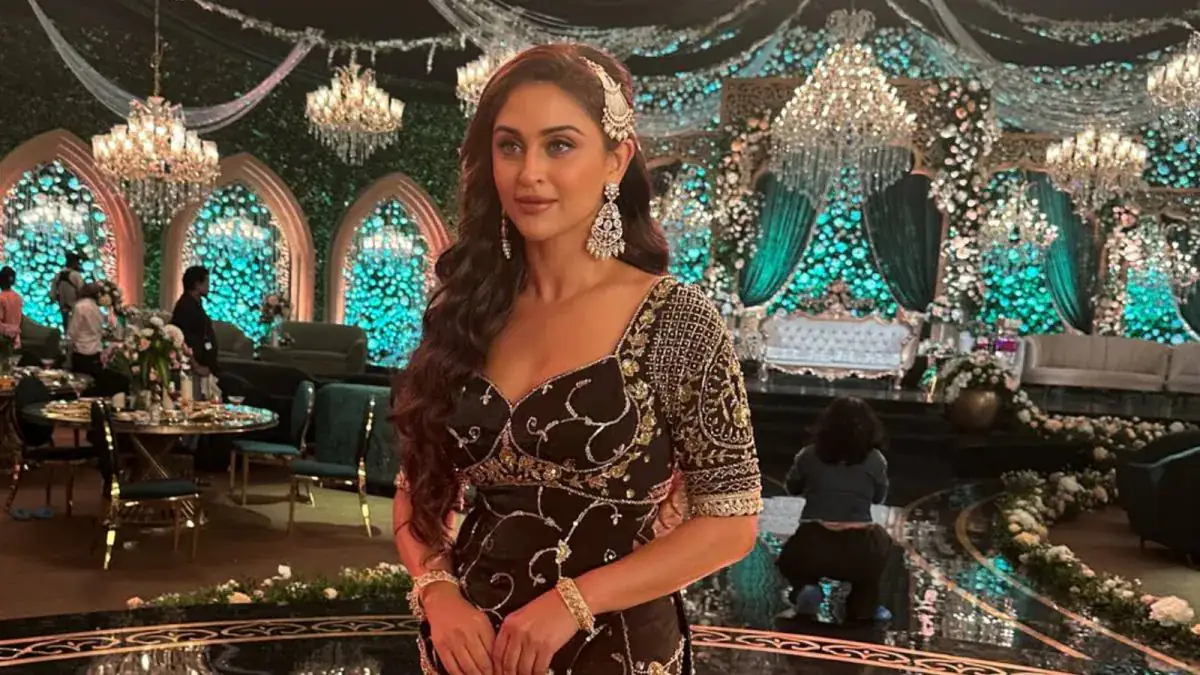  Krystle D'Souza Landed 'Shararat'