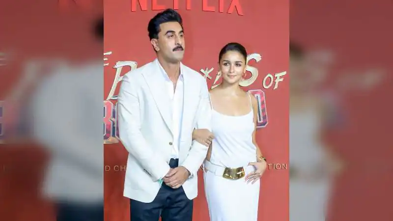 Alia Bhatt Reacts to Ranbir Kapoor's 'Love and War' Look