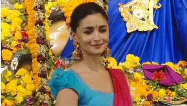 Alia Bhatt Durga Puja Look Viral: Namaste Moment Wins Hearts